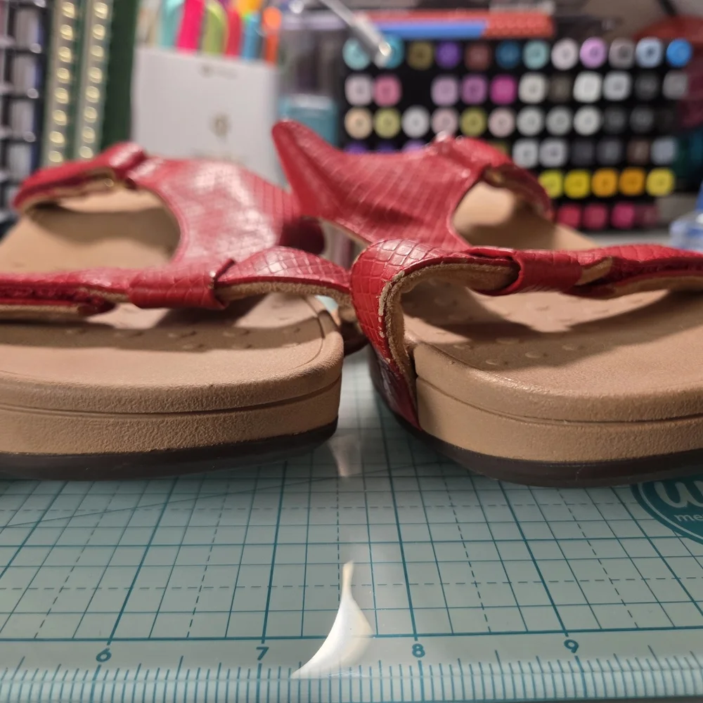 Vionic Size 10 Red Wedge Sandals - Picture 7 of 16